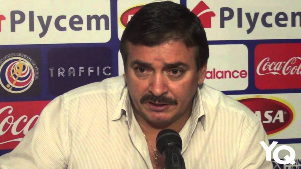 Óscar Ramírez tranquilizó a Bryan Oviedo