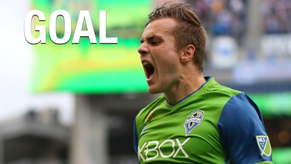 GOAL: Jordan Morris heads home a beautiful cross from Nicolás Lodeiro