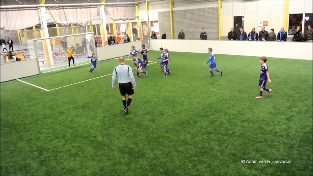 Talent Anderlecht U9:  Beautiful goals as Bergkamp and Zidane and skills.
