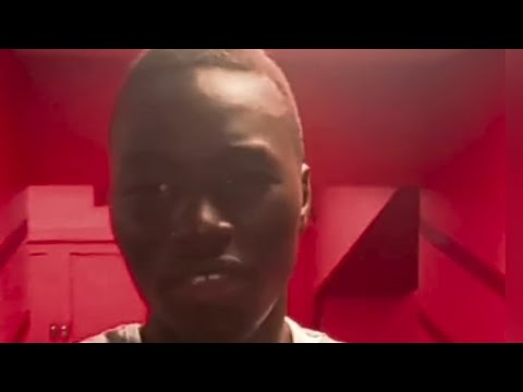 Pape Gueye après son but, danse avec son copain Loïc Badé et s'exprime en espagnol