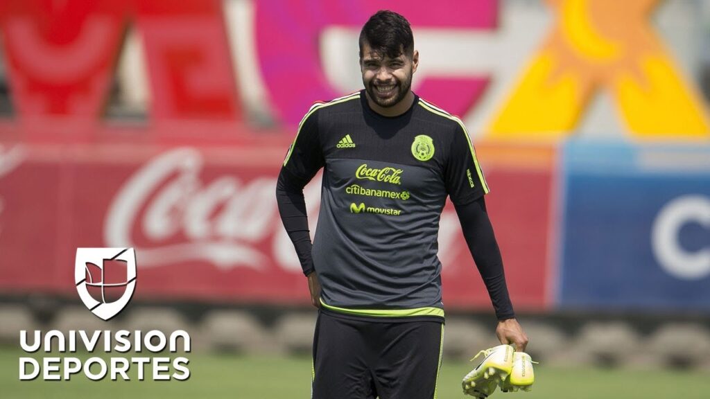 Néstor Araujo sobre CR7: “Me aventaría toda una noche de videos de él para ver cómo le hace”