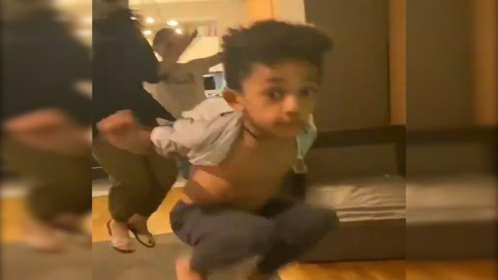 Atiba'nın Oğlu Noah, Beşiktaş'ın Şampiyonluğuna Çılgınca Sevindi! Mükemmel Görüntüler....