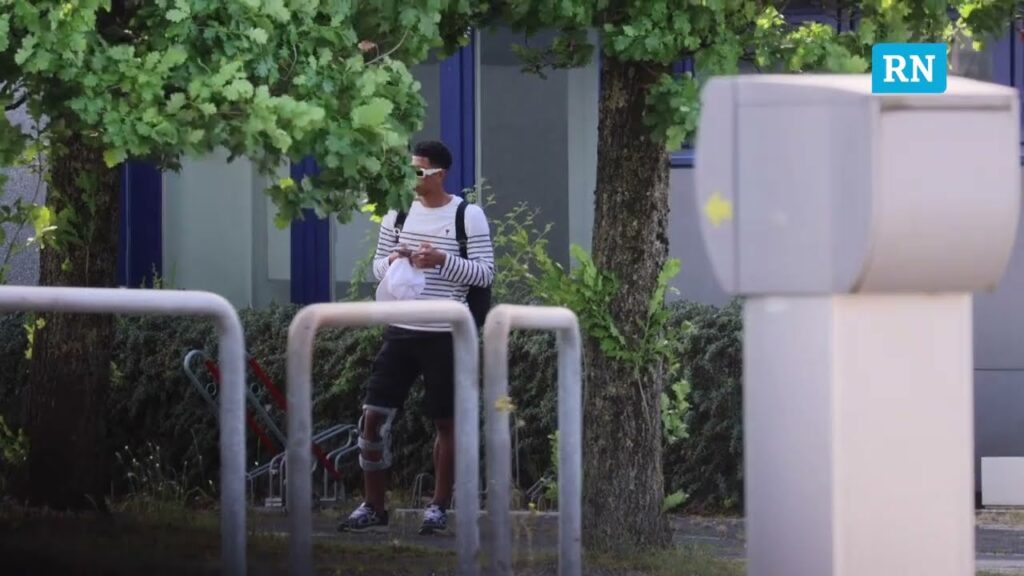 BVB-Spieler trägt Knieorthese: Verabschiedet sich Jude Bellingham hier aus Dortmund?