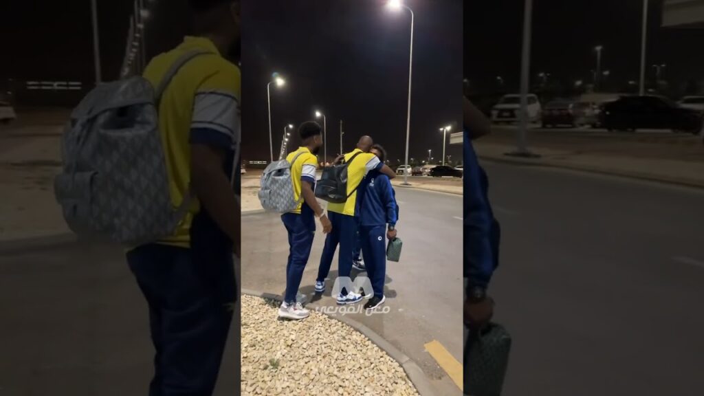 ياسر الشهراني مع لاعبين النصر