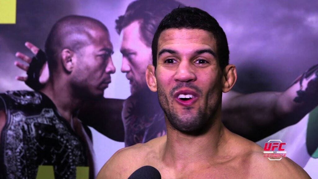 Léo Santos comenta vitória e explica sumiço no UFC 194