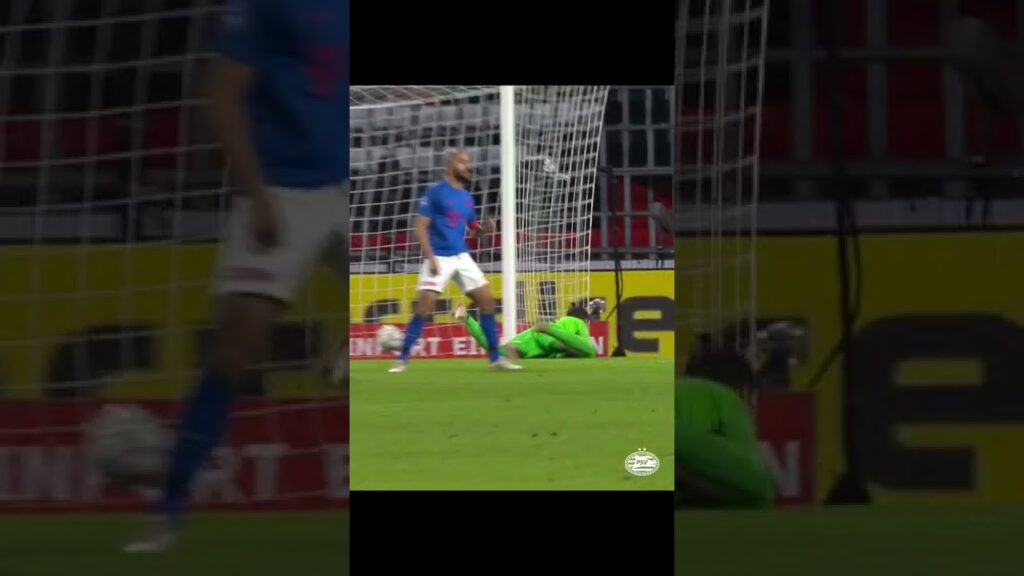 このシュート実は…相手DFの股抜いて決まってます