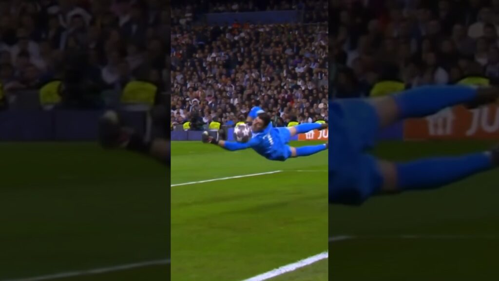 Thibaut Courtois Fingertip Save ❗️