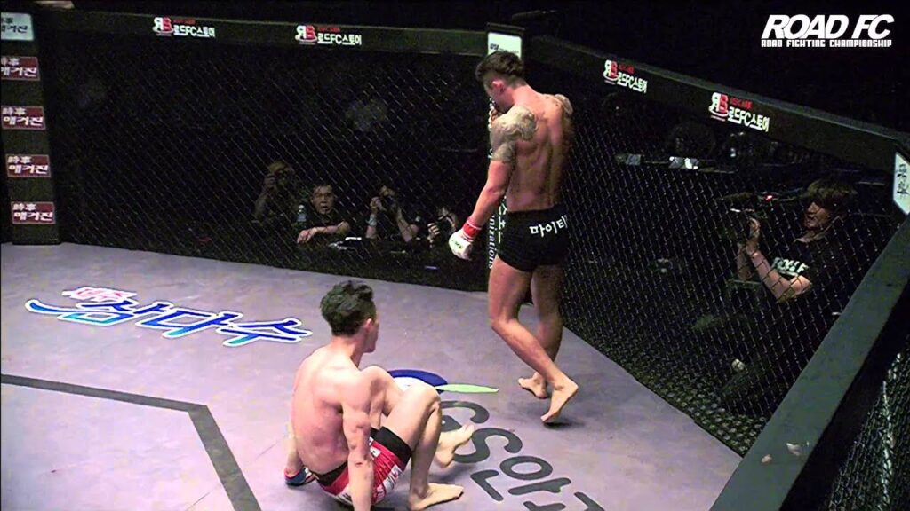 ROAD FC YoungGuns 22] Hong Sung-Ho defeats Jung Young-Sam by 2:1 Decision