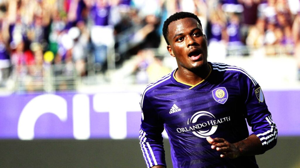 GOAL: Cyle Larin races ahead to open up the scoring