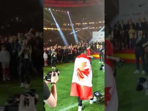 Sam Adekugbe şampiyonluk töreninde göz yaşlarını tutamadı