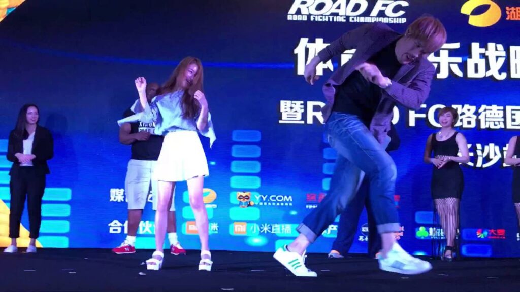 XIAOMI ROAD FC 032 PRESS CONFERENCE CHOI HONG-MAN COUPLE DANCE
