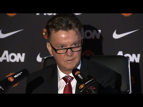 Louis van Gaal Pokes Fun At Manchester United Twitter Account