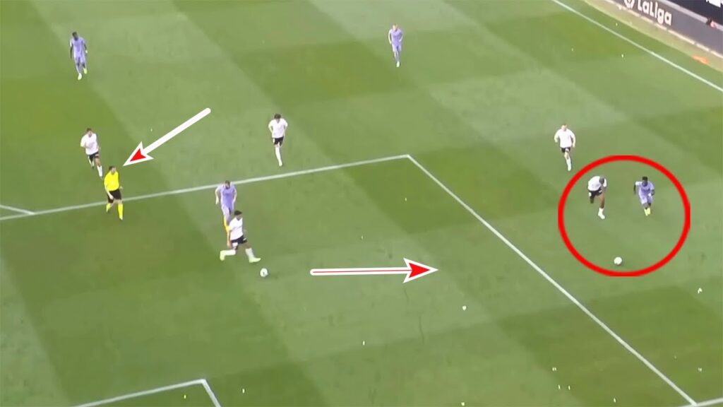 Vinicius Junior was kicked by the ball by Eray Comert But Not Red Card | Madrid vs Valecia 22/23