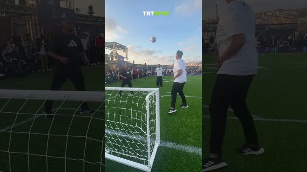 Roberto Carlos, Mario Jardel ve Michy Batshuayi Haliç'te yeteneklerini sergiledi #shorts