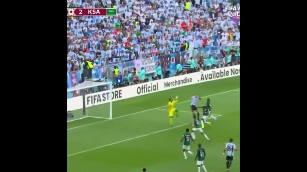 لحظة تصدي العويس و انقاذ العمري من هدف محقق والمرمى فاضي 😨🔥💙.