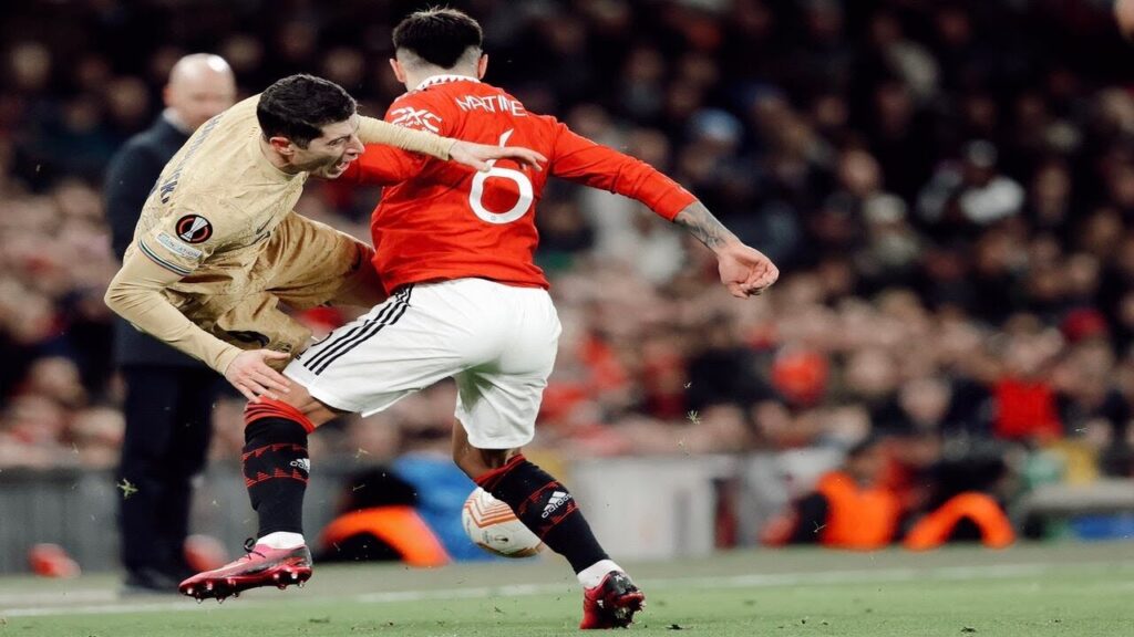 Lisandro Martínez is a no nonsense defender