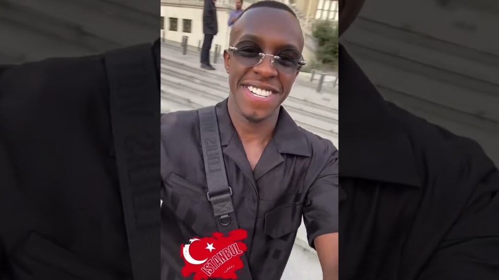 سعود عبدالحميد يقضي إجازته في اسطنبول