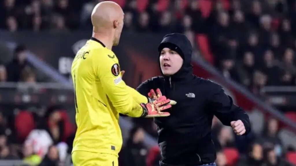 Sevilla Goalkeeper Marko Dmitrovic Attacked by Fan After Defeat to PSV