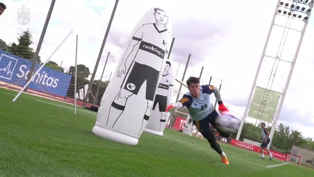 Unai Simón, Kepa y David Raya entrenan a tope y... también se trolean un poquito. | 🔴 SEFUTBOL