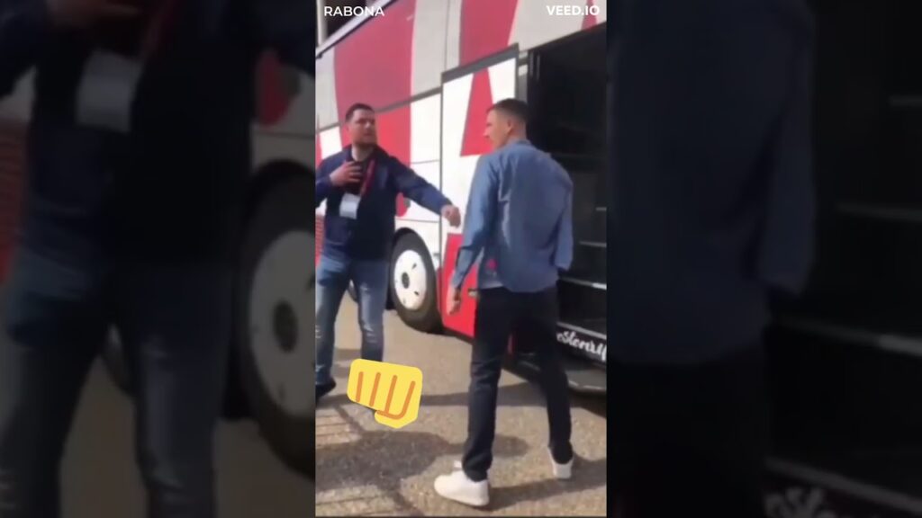 Steven Berghuis PUNCHES Racist FC Twente Fan To Defend Brian Brobbey 👏 #ajax #football