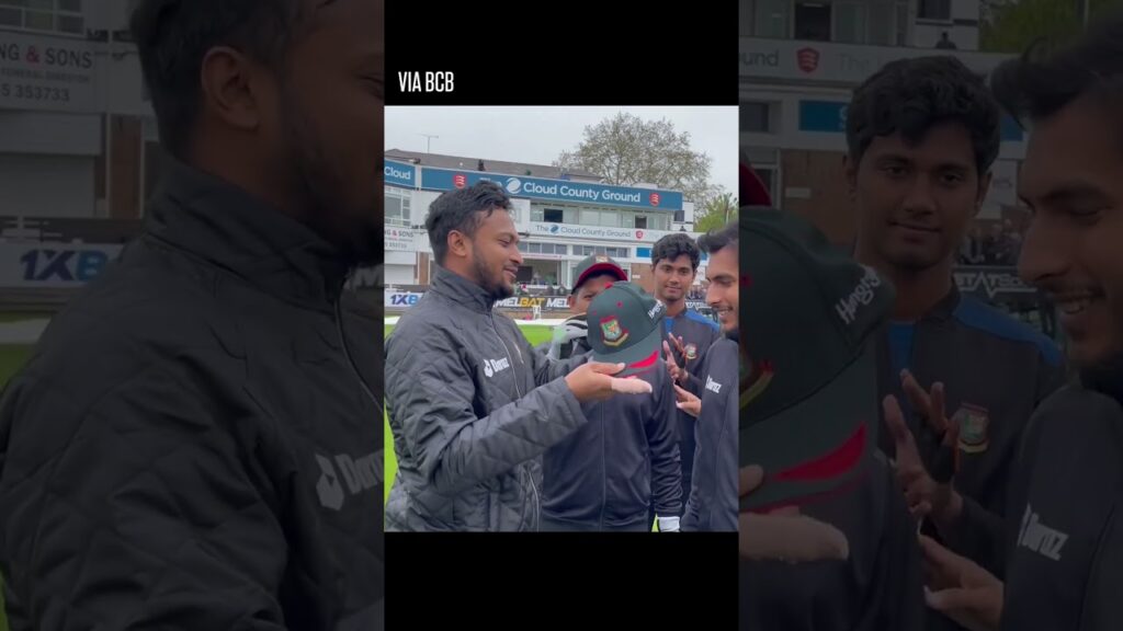 Shakib Al Hasan hands over ODI caps to Rony Talukdar and Mrittunjoy Chowdhury 🇧🇩