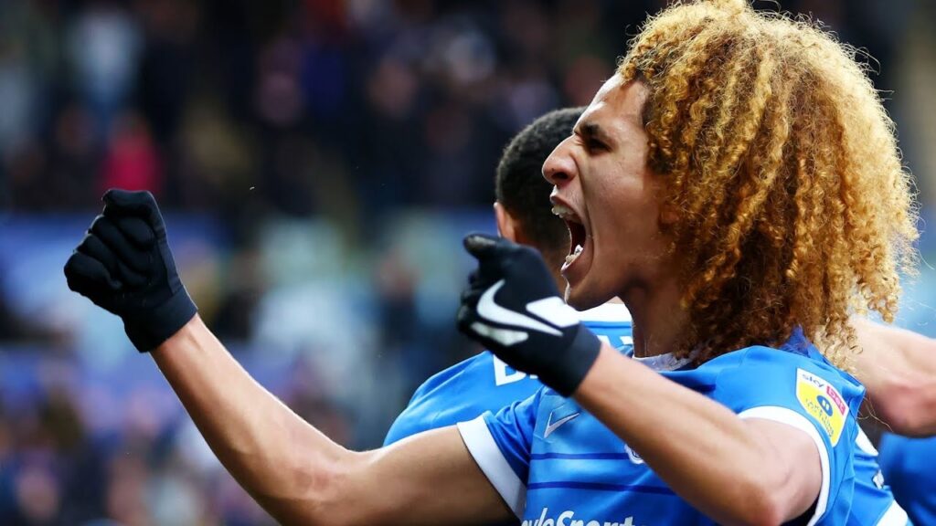 Hannibal Mejbri with a superb freekick for Birmingham!