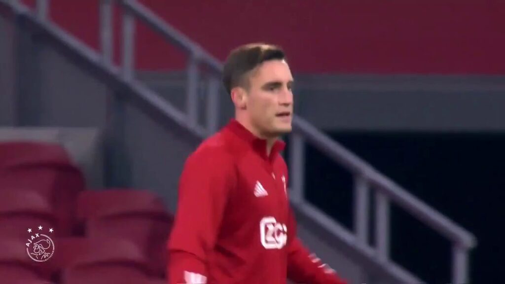 Tagliafico imitó el histórico calentamiento de Maradona en el Napoli