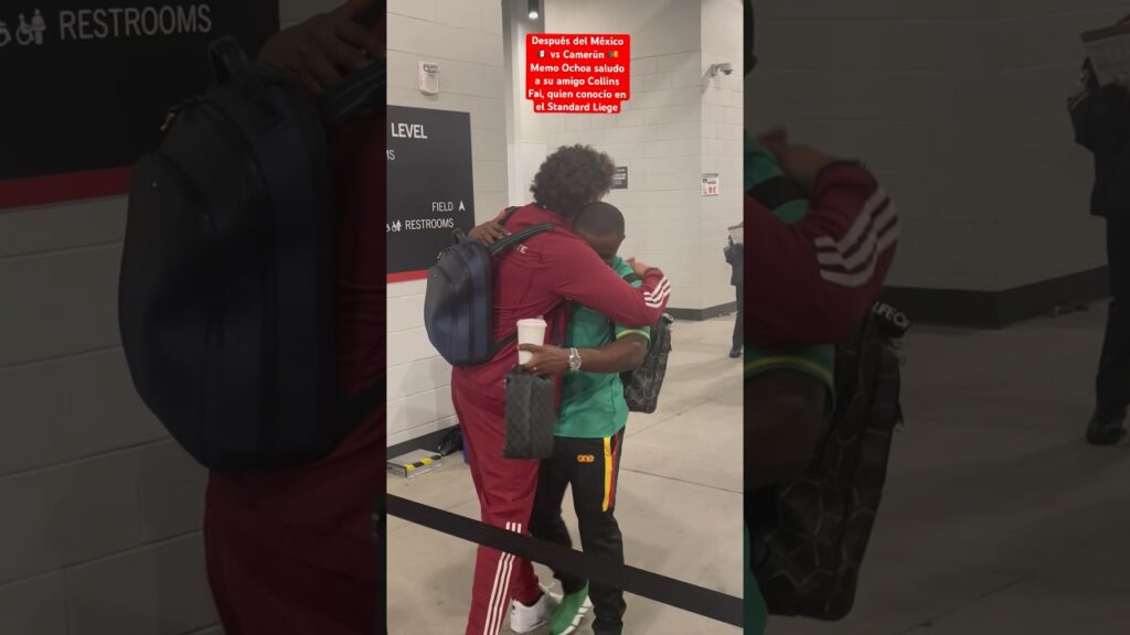 Memo Ochoa saludo a su amigo Collins Fai de la selección de Camerún después del amistoso