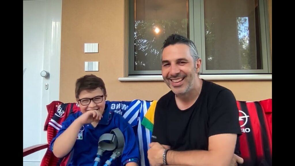 Primo video Filippo, presentazione maglia Arthur Theate Bologna calcio.