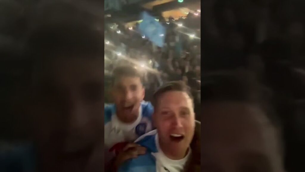 Zielinski, Di Lorenzo e tutto il Napoli si scatenano sotto la Curva #Scudetto