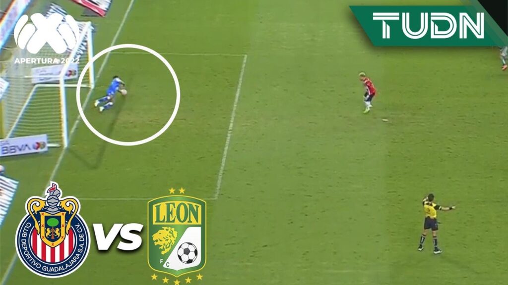 ¡LO FALLÓ! ‘Chicote’ falla penal ante Cota | Chivas 0-0 León | Liga Mx Apertura 22 -J4 | TUDN