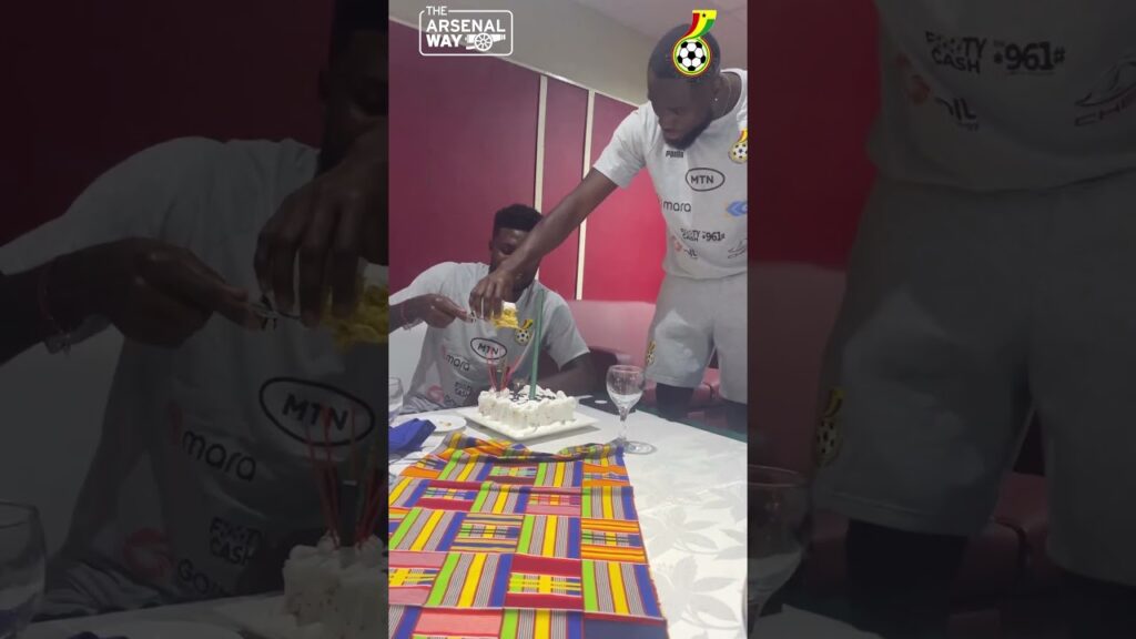 TIME FOR CAKE! 🎂 Thomas Partey Celebrates His Birthday With His Ghanain Teammates 🥰 #shorts