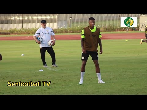 Caméra isolée sur Ismaila Jakobs qui est prêt pour le match contre Brésil