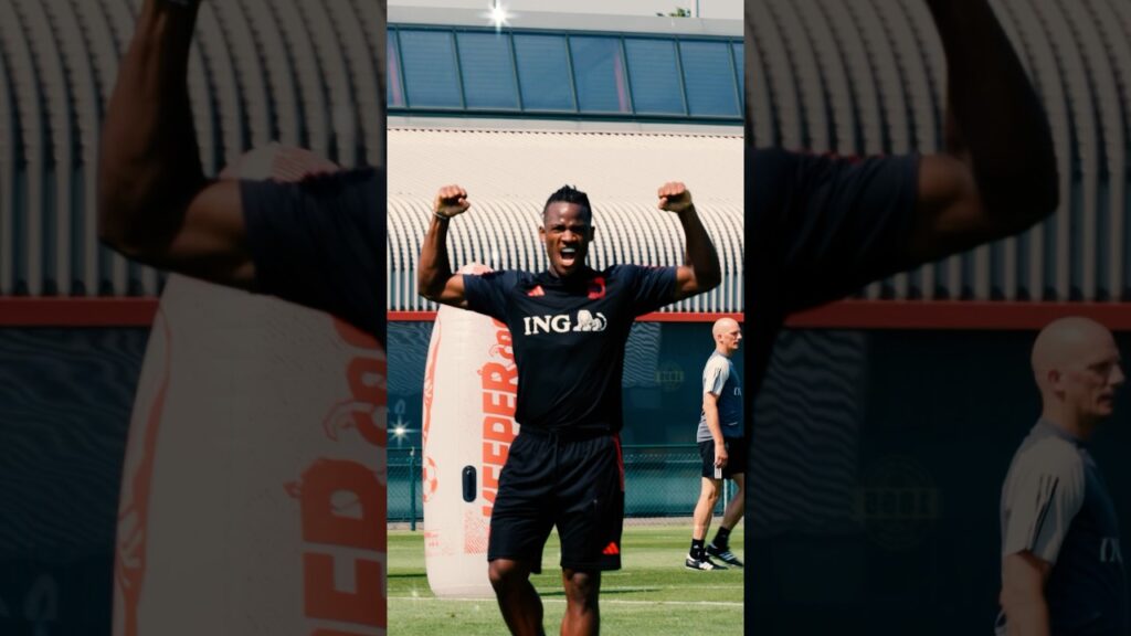 What a Batsman. 🔥 #wirschaffendas #batshuayi #batsman