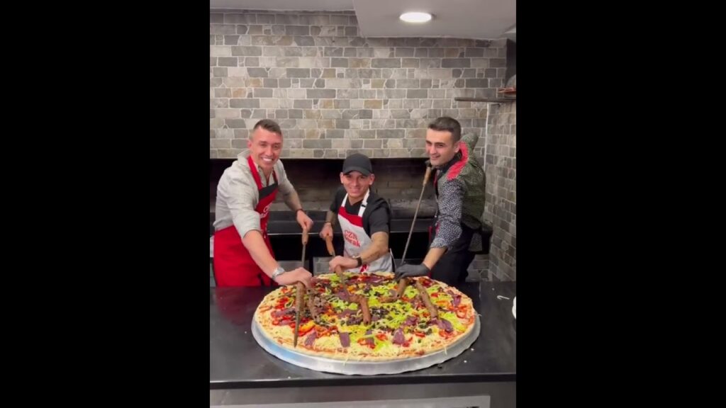 CZN Burak, Lucas Toreira Ve Fernando Muslera'dan Yemek Şov