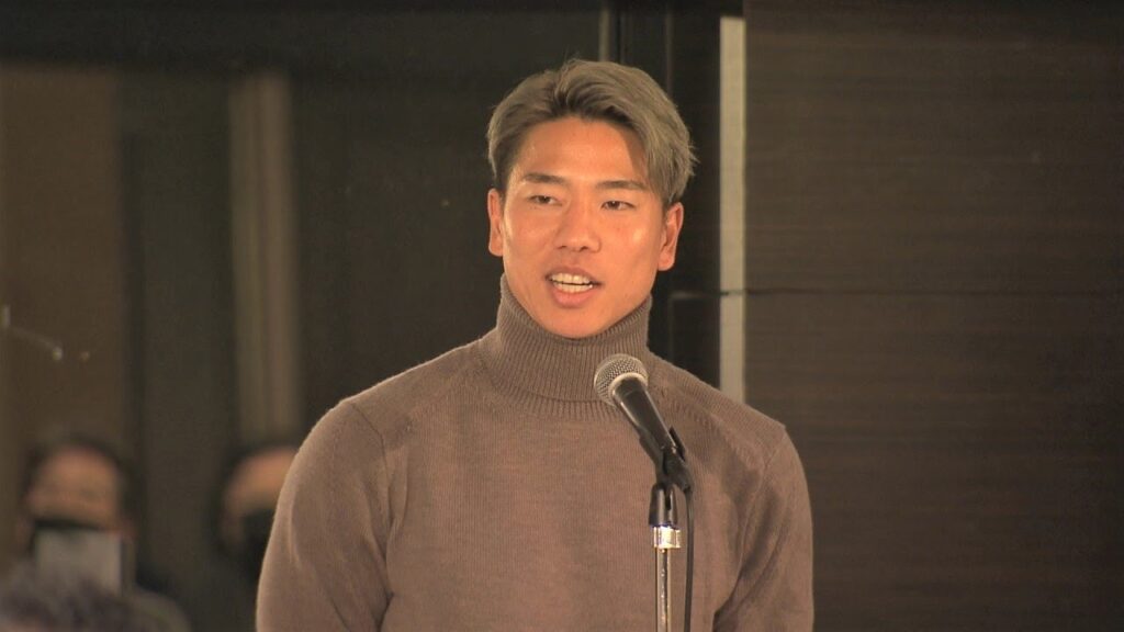 「次のW杯目指して頑張る」　ドイツ戦で逆転ゴールを決めた浅野拓磨選手が帰郷