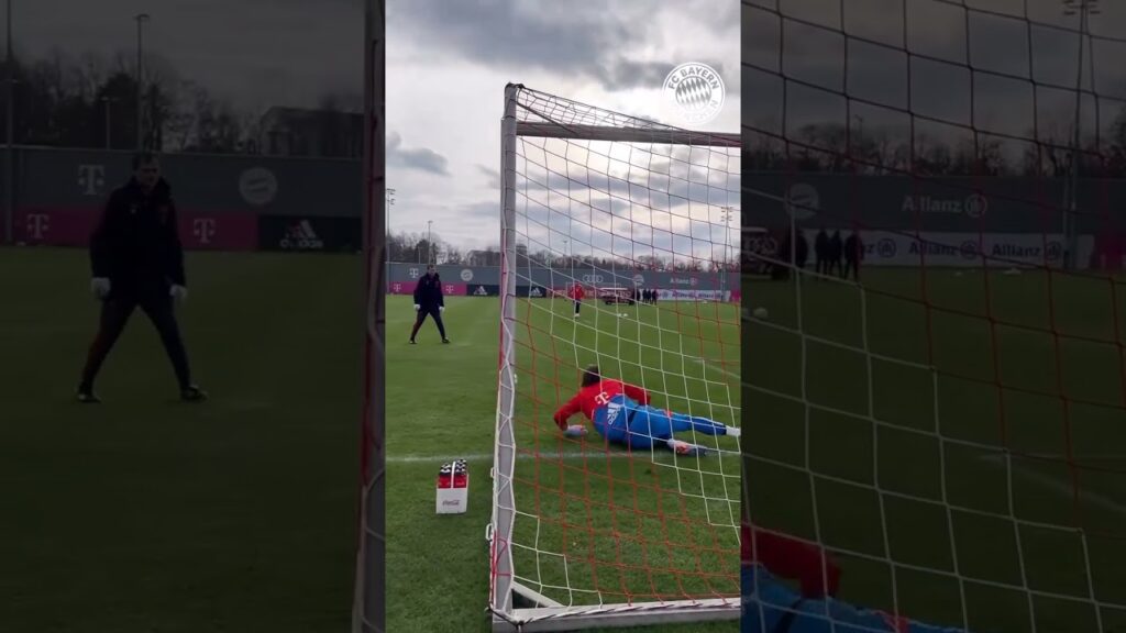 Yann Sommer flies at Bayern Munich training✈️