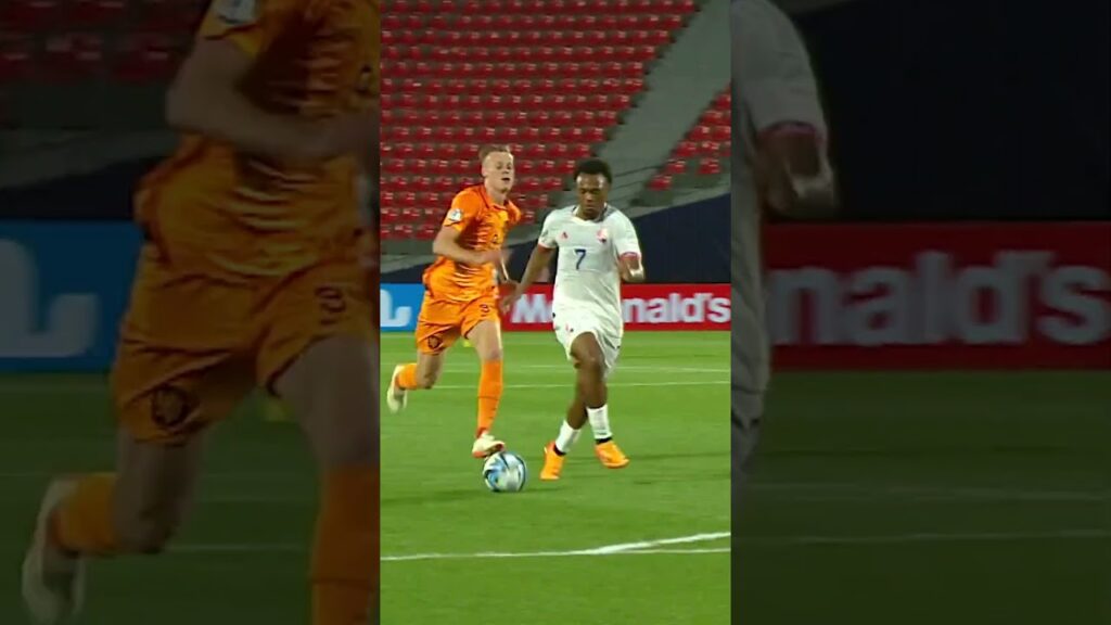 Prachtige pass van Charles De Ketelaere