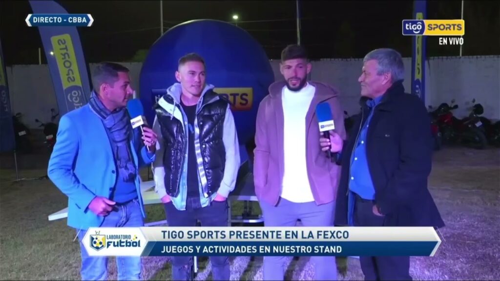 Maxi Gómez y Ezequiel Michelli presente en el Stand de Tigo Sports en la Fexco.