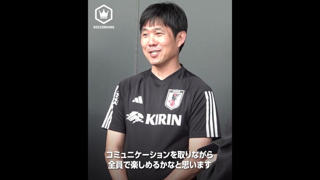 森保監督、選手と指揮官の“二刀流”でウォーキングフットボールに挑戦！