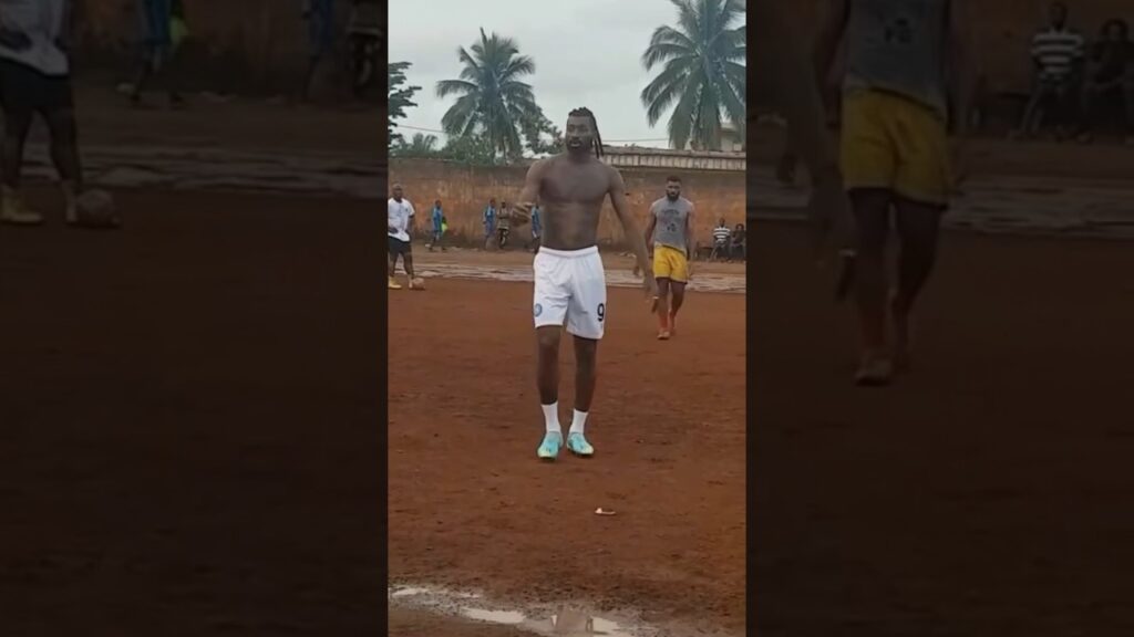 Zambo Anguissa se sent bien au pays ! 😊🇨🇲⚽️ 2-0 du quartier 💥