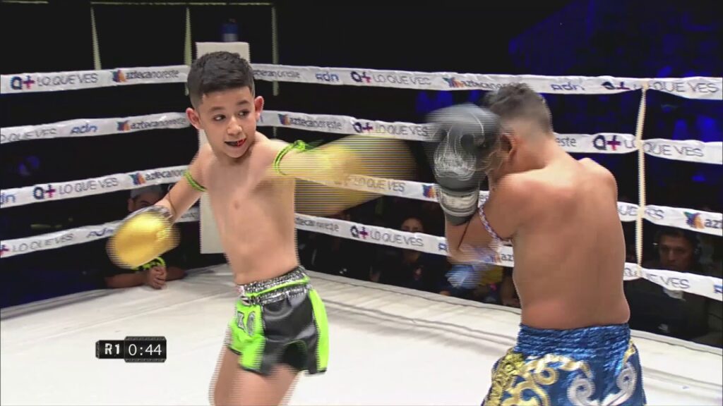 peleador supremo pelea de exhibicion de Muay thai