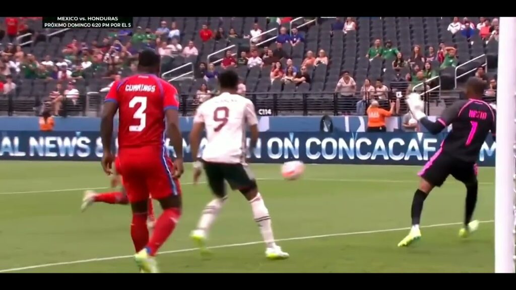 Jesús Gallardo mete el gol que da triunfo a la selección Mexicana contra la de Panama