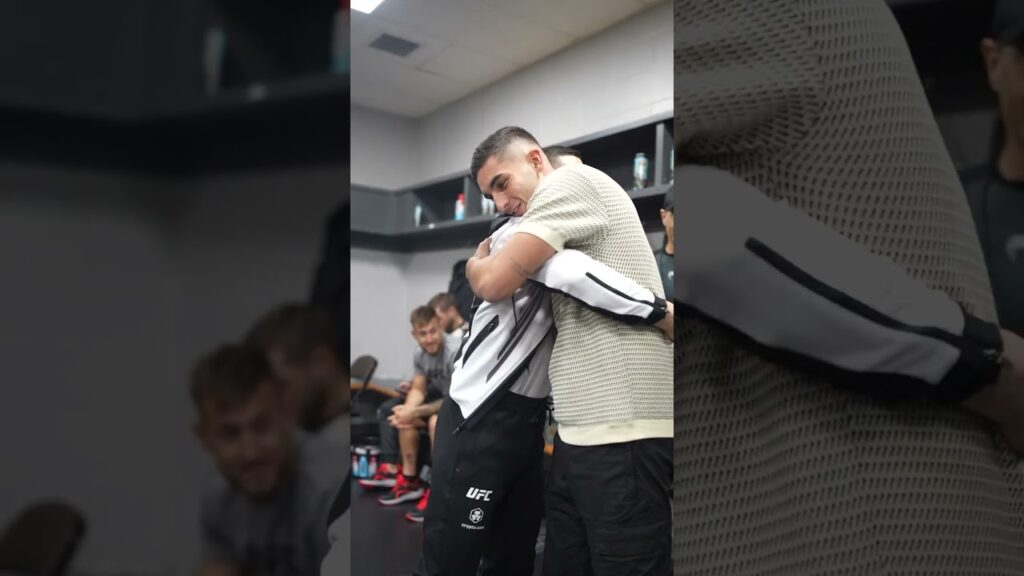 Ferran Torres en encuentro con su compatriota TOPURIA 👏 👊 #Shorts | ESPN Deportes (via @ufcespanol)