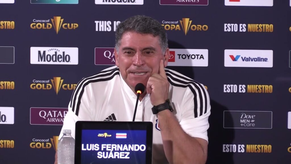 Luis Fernando Suárez en conferencia