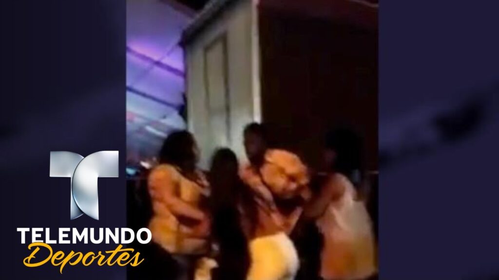 Iñaki Williams del Athletic de Bilbao se pelea y escupe a su novia | Videos virales | Telemundo Iñaki Williams del Athletic de Bilbao se pelea y escupe a su novia | Videos virales | Telemundo