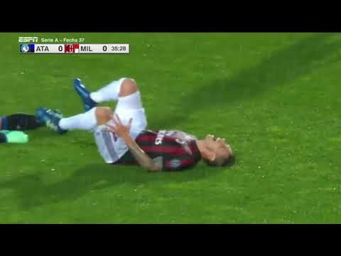 Tremendo rodillazo del Papu Gómez puede dejar sin Mundial a Lucas Biglia