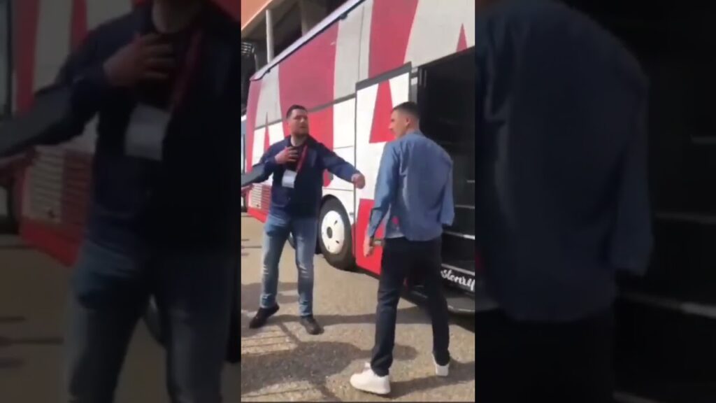 Regardez ce que Steven Berghuis a fait à ce supporter !