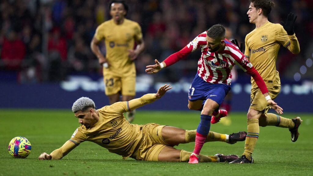 Barcelona racing against the clock to activate Yannick Carrasco’s buyout clause |