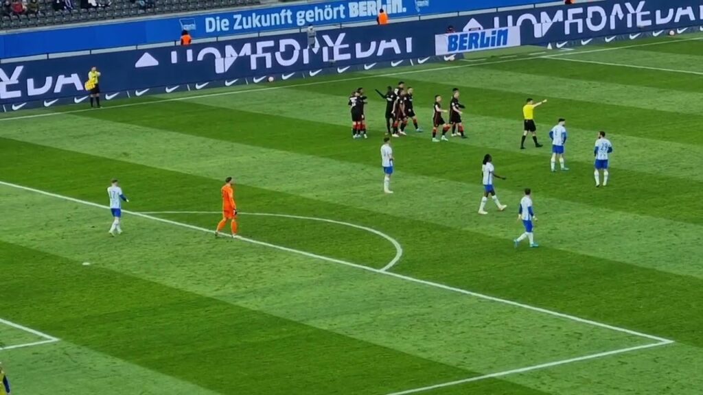 Bundesliga Highlight. Traumtor von Jesper Lindström ( Eintracht Frankfurt ) zum 0:3...